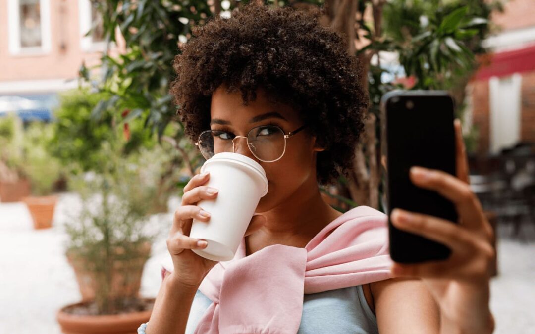 Why Being an Influencer is Worth It: Pros, Tips, and Overcoming Challenges